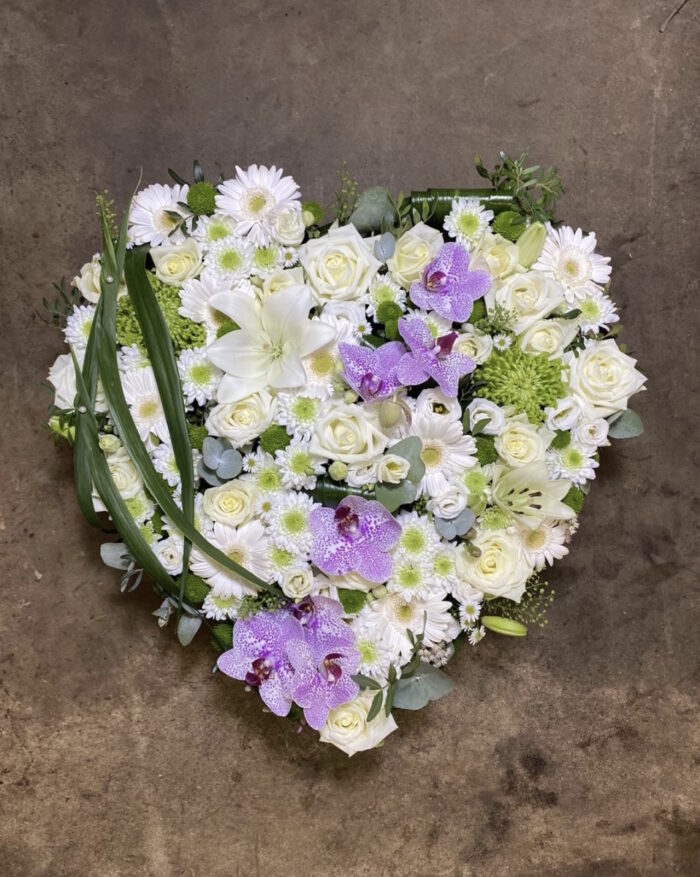Cœur de fleurs mélangées – Image 2