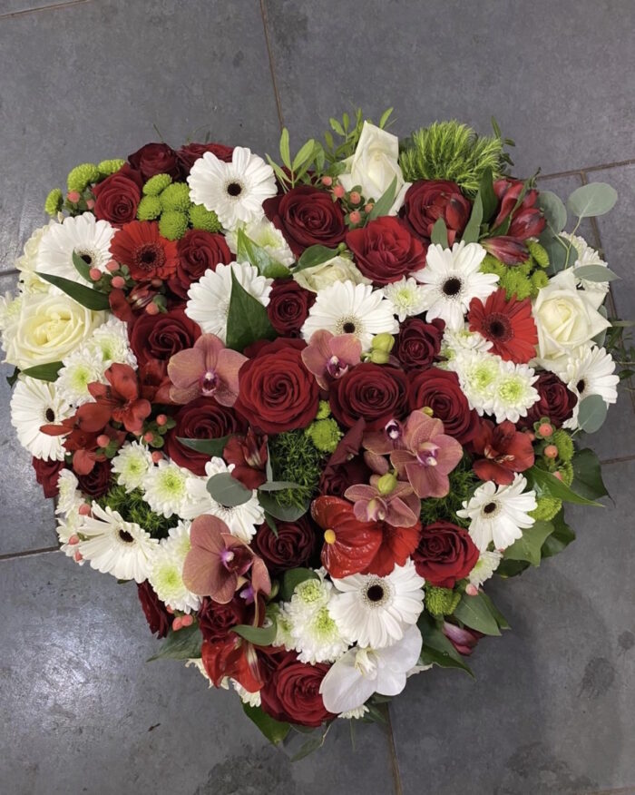 Cœur de fleurs mélangées