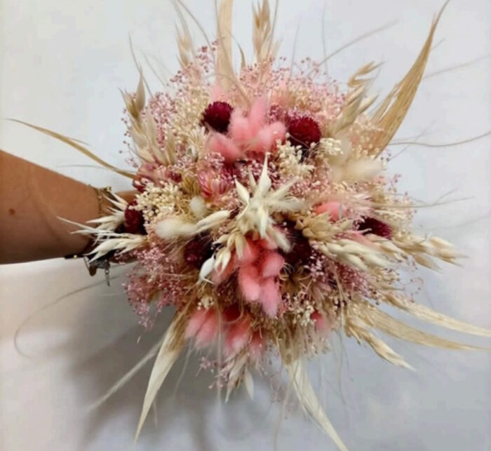 Bouquet de la mariée en fleurs séchées